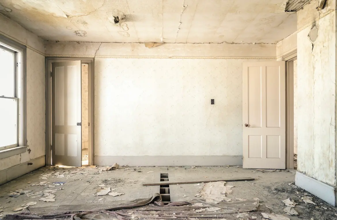 Waste disposal crew managing a cleanout project in Hicksville